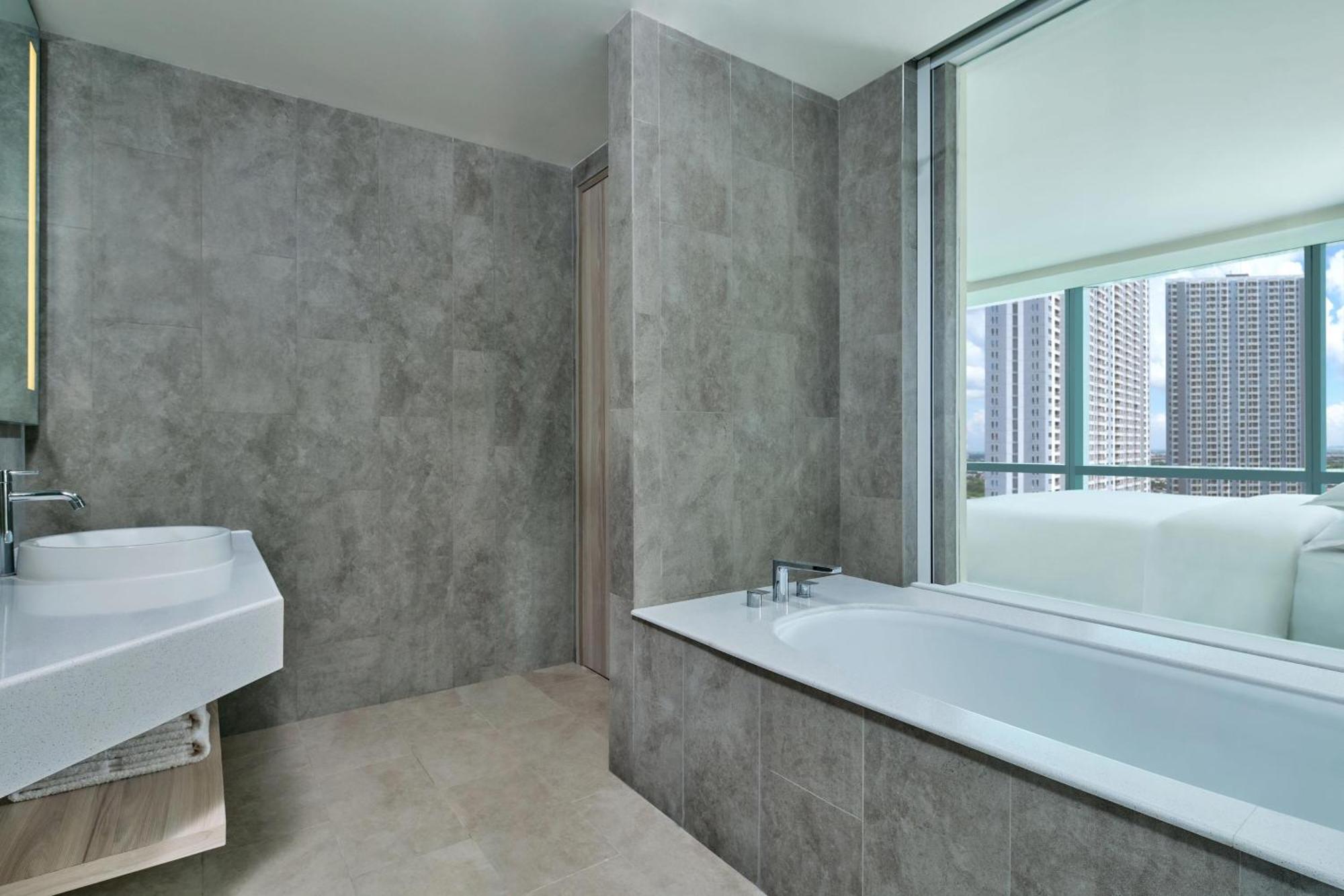 Four Points By Sheraton Surabaya, Pakuwon Indah Eksteriør billede